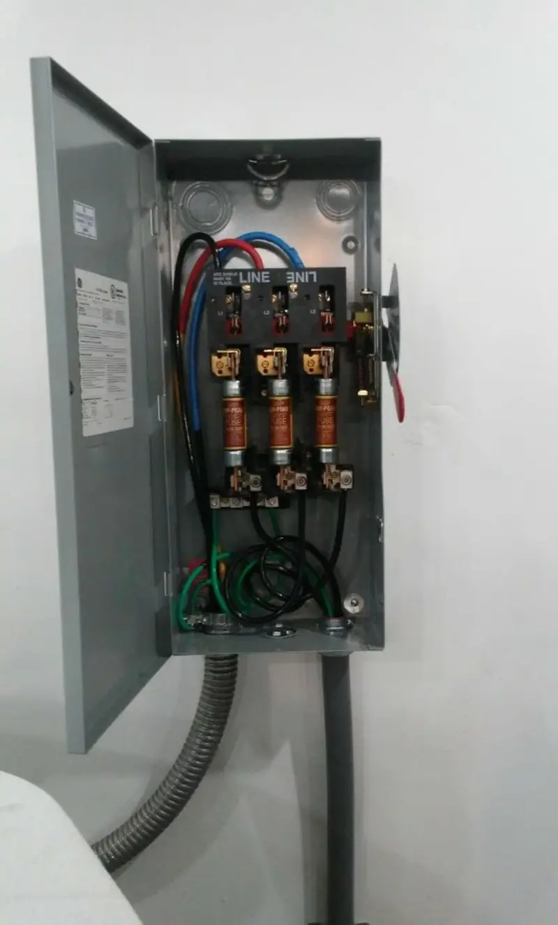 Three-phase disconnect switch installed for Smoke Detector Installation in Port St. Lucie